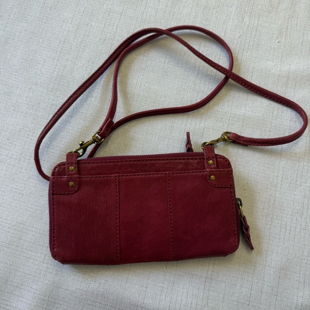 FOSSIL VINTAGE Red SANGRIA Leather Crossbody Bag Casual Vacation Travel - Picture 2 of 8